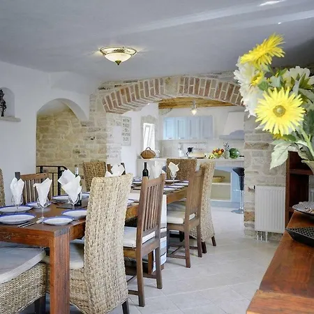 Filipana Vila *